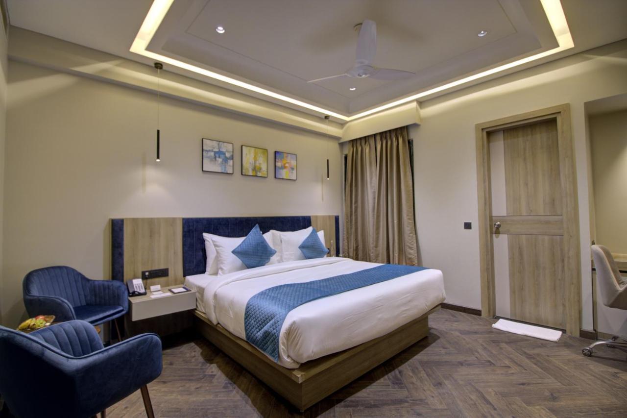 Cygnett Collection K K Hotel Faizābād Esterno foto