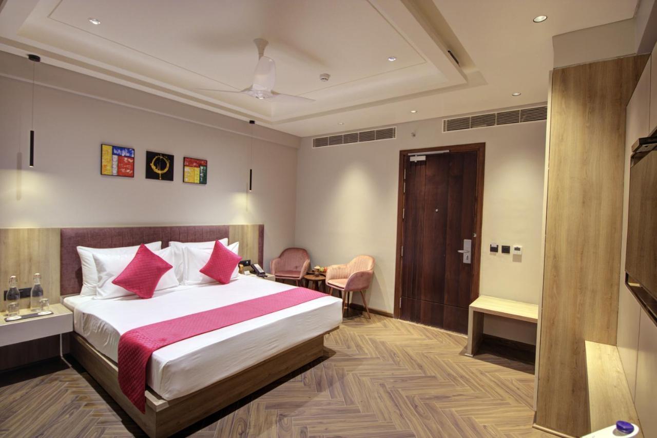 Cygnett Collection K K Hotel Faizābād Esterno foto