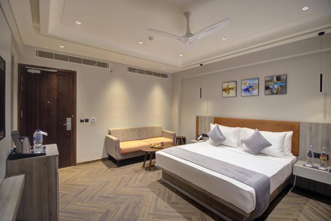 Cygnett Collection K K Hotel Faizābād Esterno foto