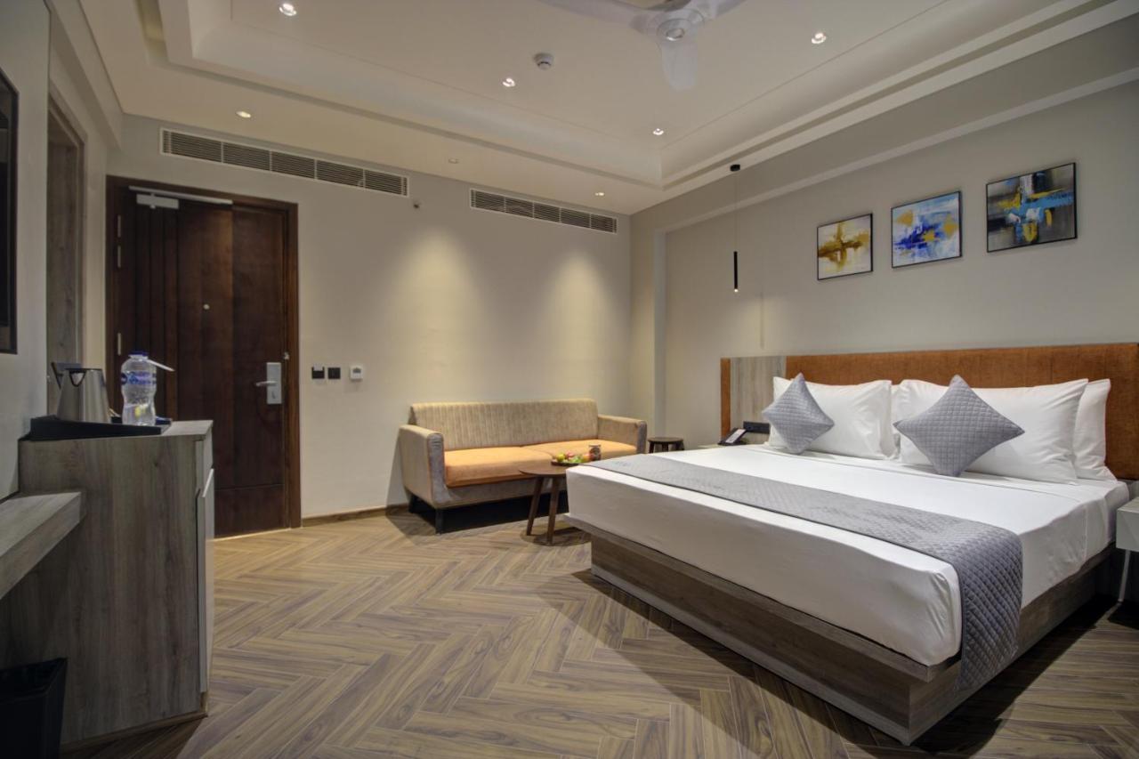 Cygnett Collection K K Hotel Faizābād Esterno foto