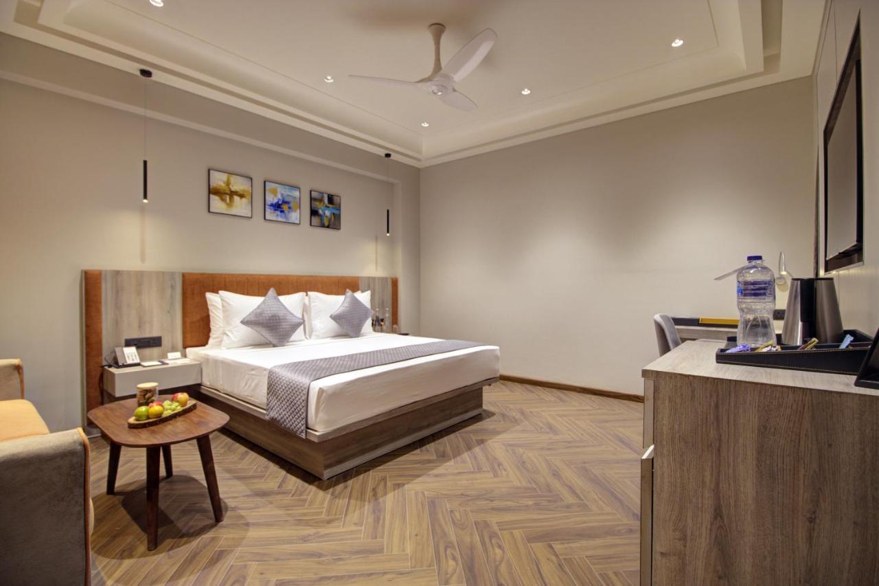 Cygnett Collection K K Hotel Faizābād Esterno foto