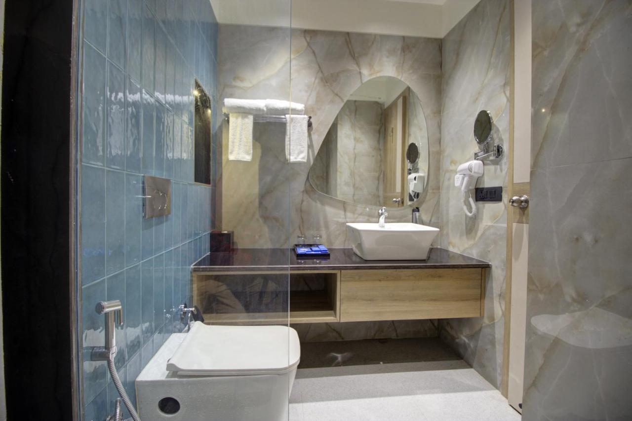 Cygnett Collection K K Hotel Faizābād Esterno foto