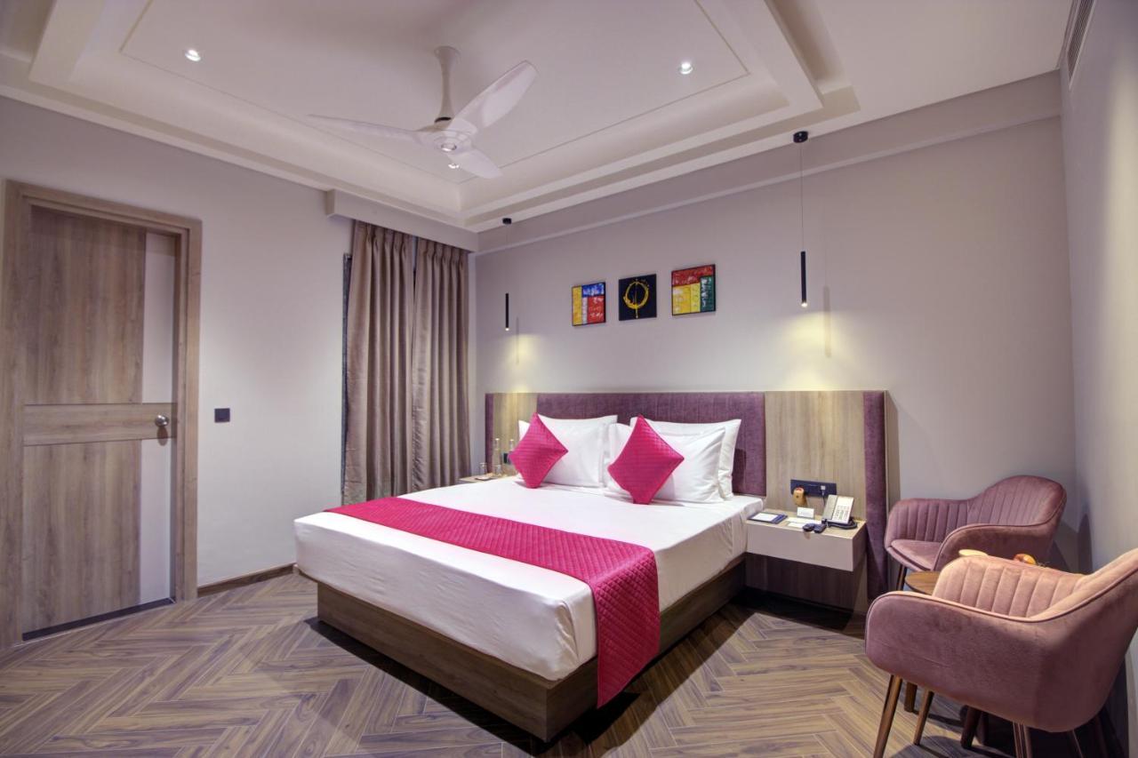 Cygnett Collection K K Hotel Faizābād Esterno foto