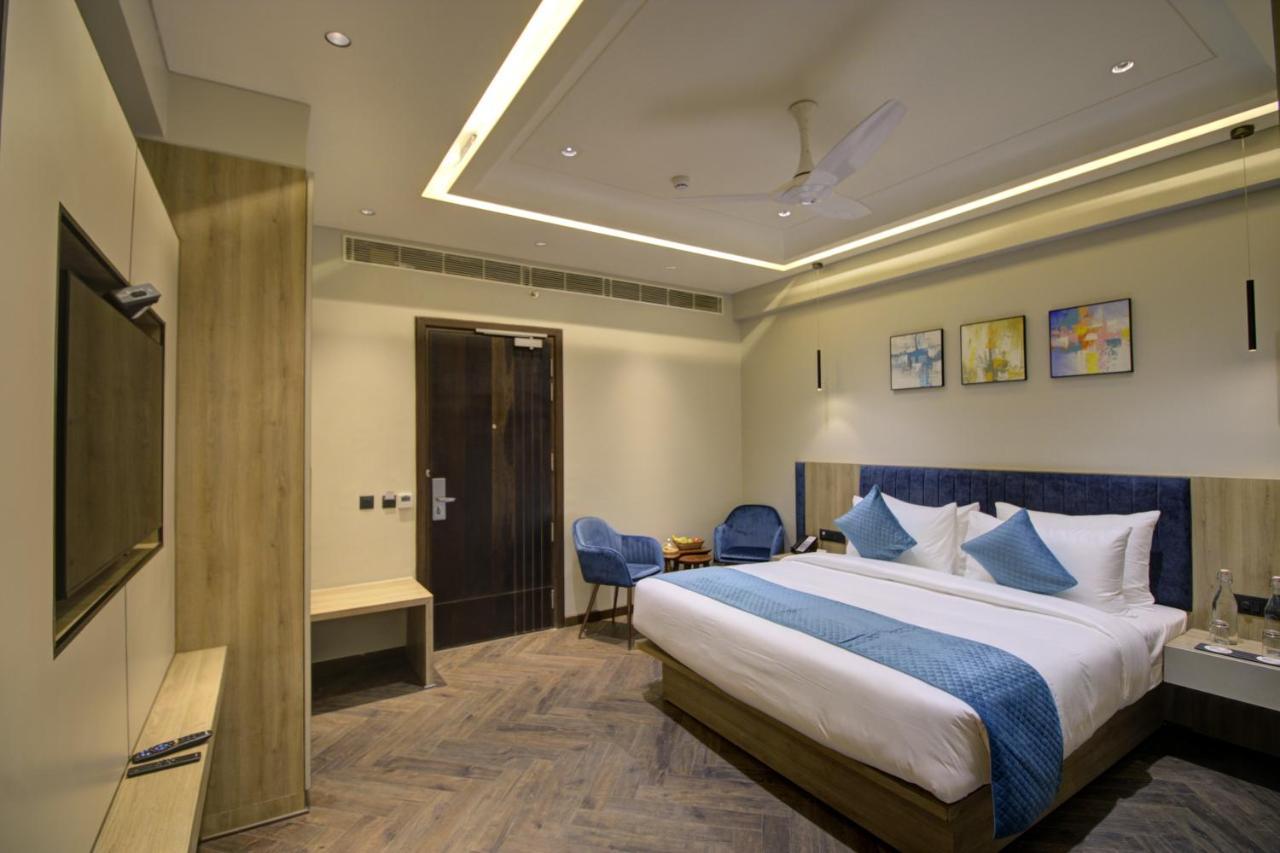 Cygnett Collection K K Hotel Faizābād Esterno foto