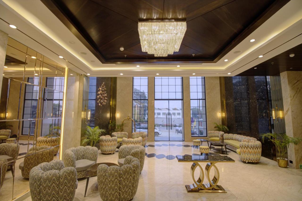 Cygnett Collection K K Hotel Faizābād Esterno foto